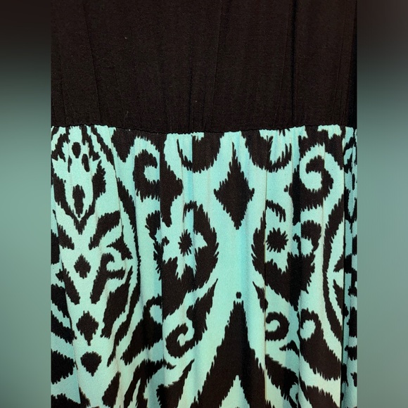 Zattca’s Maxi Dress - Picture 2 of 4